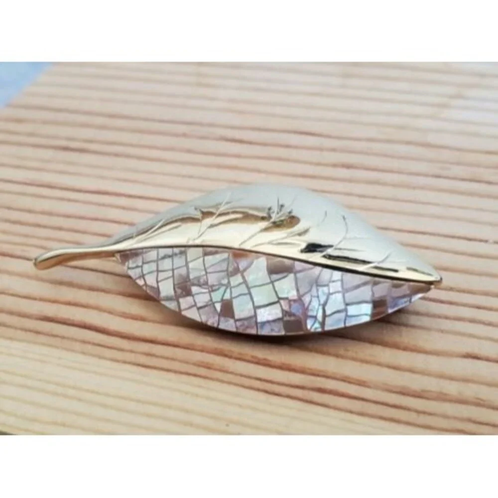 VTG Liz Clairborne Brooch Shell Leaf Gold Tone Pin SIGNED LC Jewelry Estate 2